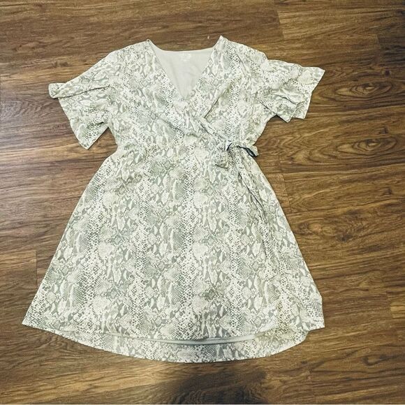 Time And Tru MIDI Wrap Snake Print Dress Gray and White Size XXL - Picture 12 of 12